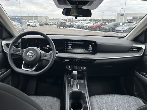 Used 2025 Nissan Kicks SV image 9