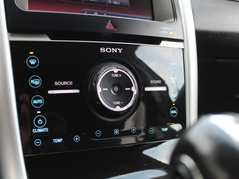 Used 2011 Ford Edge Limited image 29