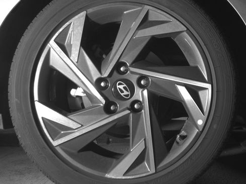 Used 2025 Hyundai Elantra Limited FWD image 15