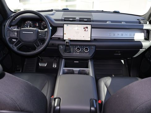 Used 2025 Land Rover Defender 110 V8 AWD/4WD image 30
