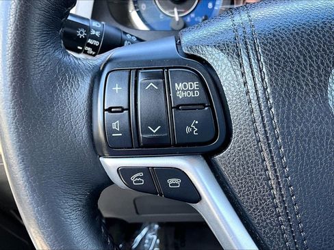 Used 2017 Toyota Sienna XLE FWD image 17