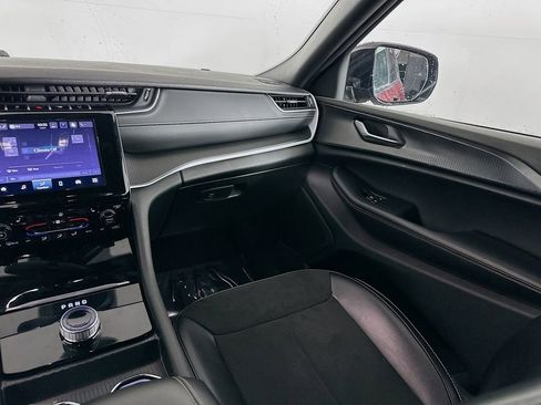 Certified 2024 Jeep Grand Cherokee Altitude image 34