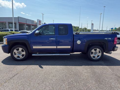 Used 2010 Chevrolet Silverado 1500 LT AWD/4WD image 2