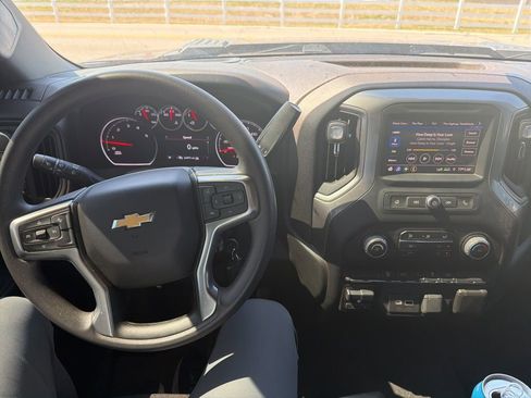 Used 2022 Chevrolet Silverado 2500 Custom w/ Custom Value Package image 7