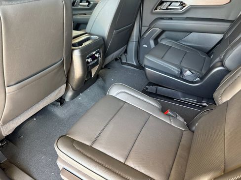 New 2026 GMC Yukon Denali w/ Sun & Power Step Package AWD/4WD image 12