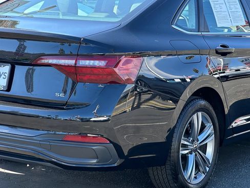 Used 2024 Volkswagen Jetta SE FWD image 8