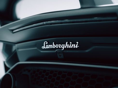 Used 2020 Lamborghini Aventador SVJ image 39