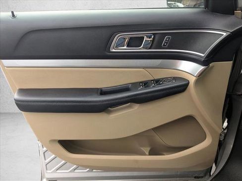 Used 2017 Ford Explorer XLT w/ Equipment Group 202A image 13