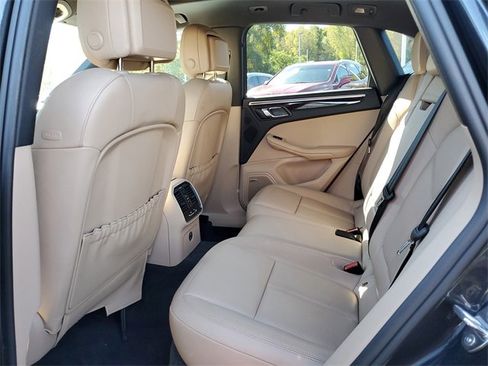 Used 2022 Porsche Macan image 21