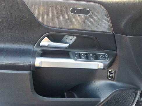 Used 2022 Mercedes-Benz GLB 250 4MATIC image 12