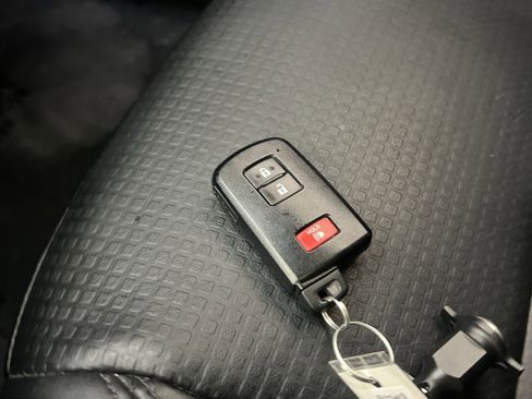 Used 2019 Toyota Tacoma TRD Sport w/ TRD Premium Sport Package AWD/4WD image 36