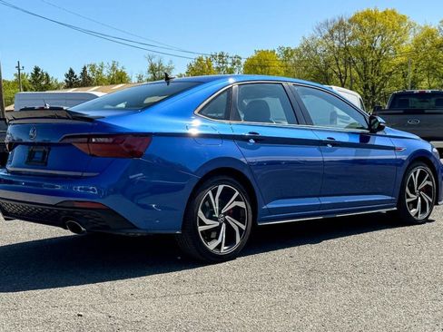 Used 2023 Volkswagen Jetta GLI Autobahn FWD image 3
