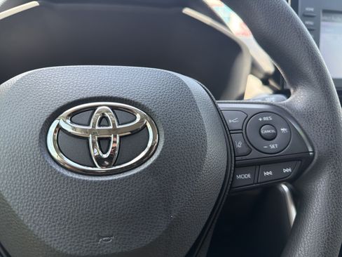 Used 2019 Toyota RAV4 XLE w/ Convenience Package FWD image 11