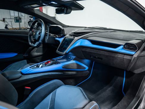 Used 2025 Lamborghini Revuelto image 12