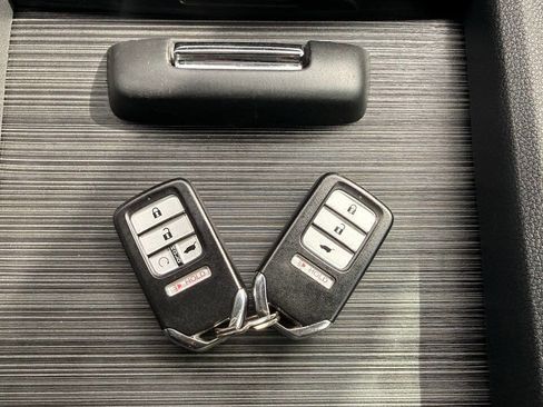 Used 2017 Honda Pilot Touring image 31