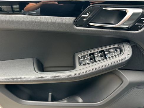 New 2026 Porsche Macan image 12