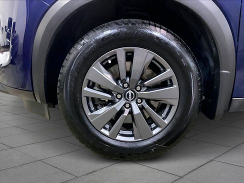 Used 2022 Nissan Pathfinder SV w/ SV Premium Package image 10