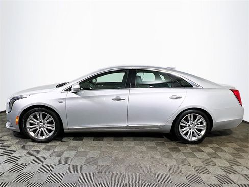 Used 2018 Cadillac XTS Luxury image 5