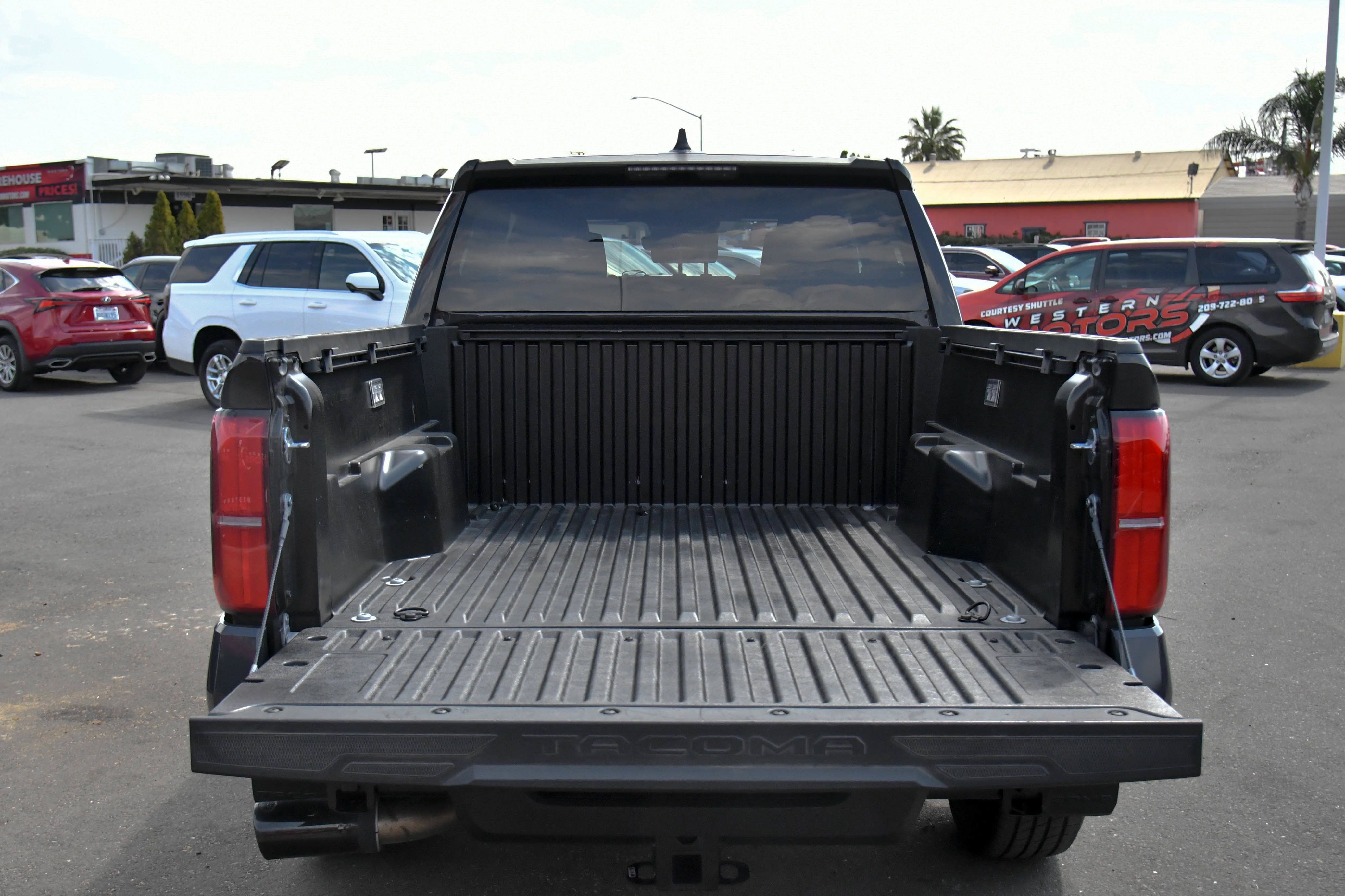 Used 2025 Toyota Tacoma SR5 AWD/4WD image 41