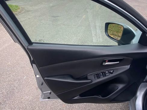 Used 2019 Toyota Yaris LE image 9