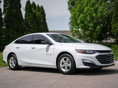 Used 2022 Chevrolet Malibu LS FWD image 3