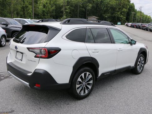 Used 2025 Subaru Outback Limited AWD/4WD image 8