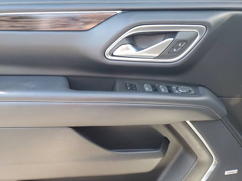 Used 2022 Chevrolet Tahoe Z71 w/ Luxury Package AWD/4WD image 14