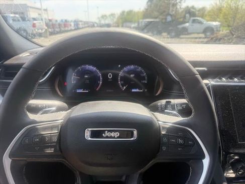 Certified 2024 Jeep Grand Cherokee L Altitude AWD/4WD image 17