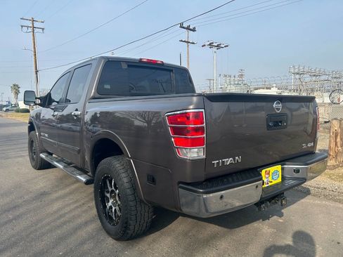 Used 2014 Nissan Titan SL w/ SL Moonroof Package image 3