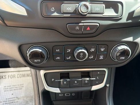 Used 2024 GMC Terrain SLE w/ Driver Convenience Package FWD image 13
