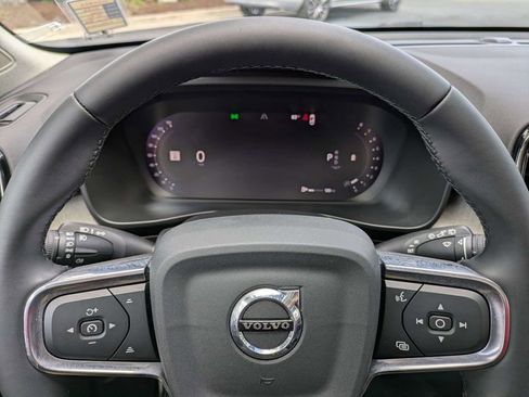 Certified 2023 Volvo XC40 B5 Plus w/ Protection Package Premier AWD/4WD image 37