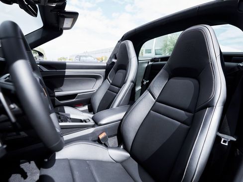 Used 2024 Porsche 911 Targa 4S w/ Premium Package image 39