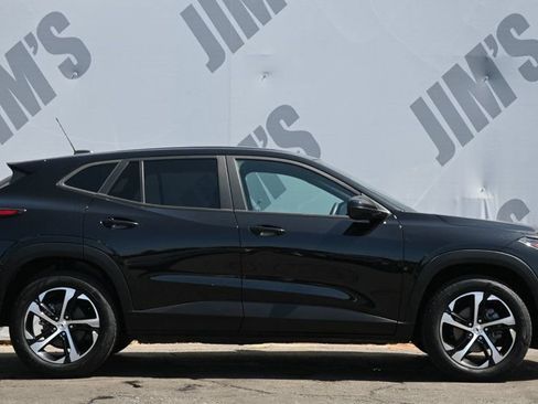 Used 2024 Chevrolet Trax RS w/ Driver Confidence Package FWD image 4