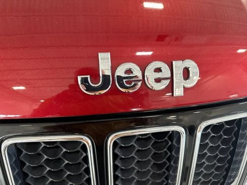 Used 2014 Jeep Grand Cherokee Overland AWD/4WD image 35