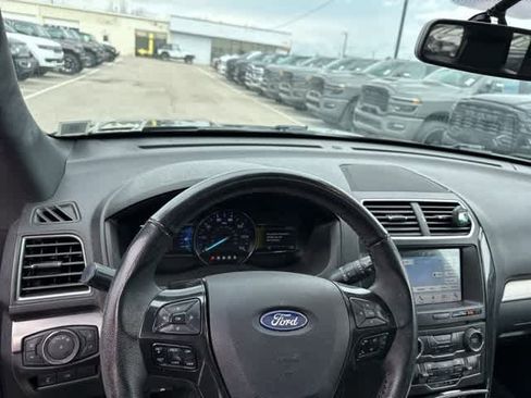Used 2018 Ford Explorer XLT w/ Equipment Group 202A image 4