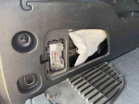 Used 2018 Chevrolet Suburban LS RWD image 29