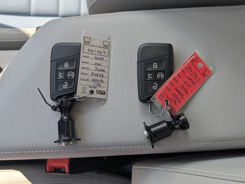 Used 2025 Volkswagen Jetta SE w/ Sunroof Package FWD image 36