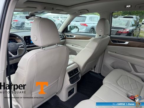 Used 2024 Volkswagen Atlas SE w/ Panoramic Sunroof Package AWD/4WD image 11