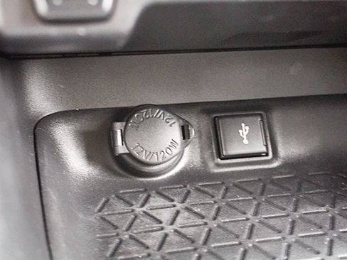 Used 2021 Toyota RAV4 XLE image 28