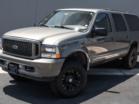 Used 2004 Ford Excursion Limited image 2