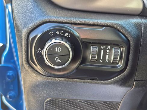 Used 2020 Jeep Gladiator Sport image 19