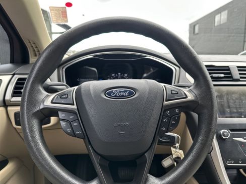Used 2015 Ford Fusion SE FWD image 18