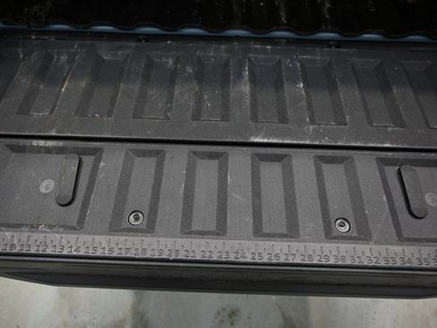 Used 2025 GMC Canyon Denali image 8