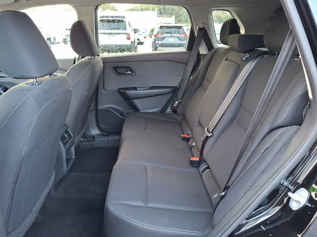 Used 2023 Nissan Rogue S AWD/4WD image 10