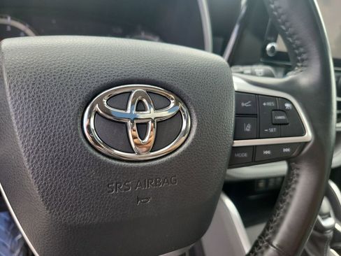 Used 2023 Toyota Highlander XLE image 27