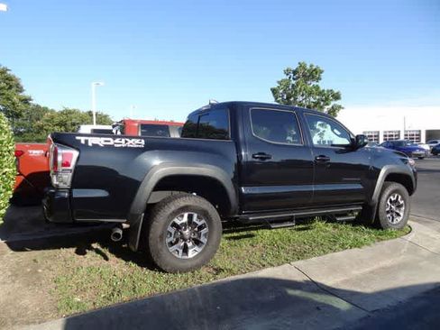 Used 2021 Toyota Tacoma TRD Off-Road w/ Technology Package AWD/4WD image 5