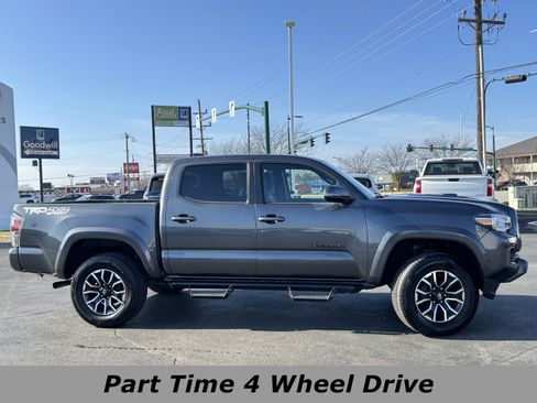 Used 2021 Toyota Tacoma TRD Sport image 2