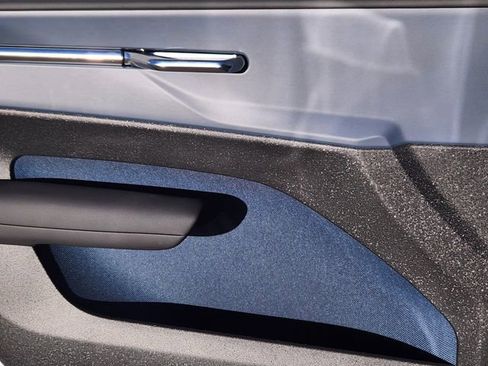 New 2026 Volvo EX30 Plus w/ Climate Package image 9