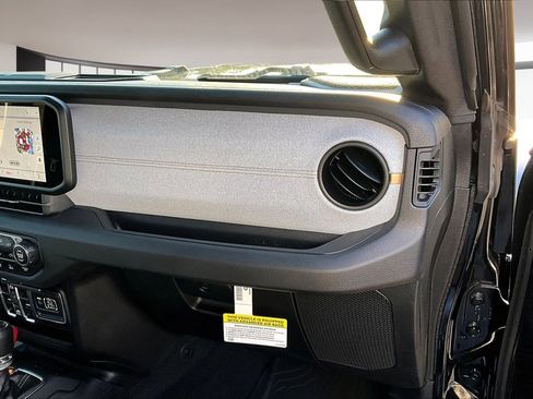 New 2025 Jeep Gladiator Sport image 24