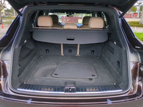Used 2023 Porsche Cayenne Platinum Edition image 12